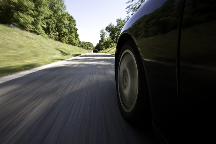 Persona que huye a toda velocidad