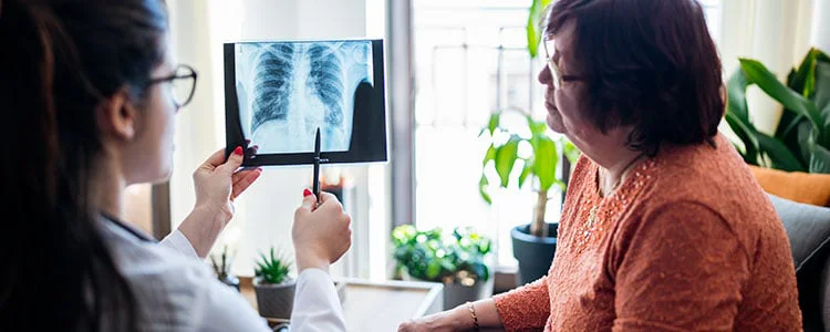 Doctor Explaining How Patent Has Mesothelioma With Xray